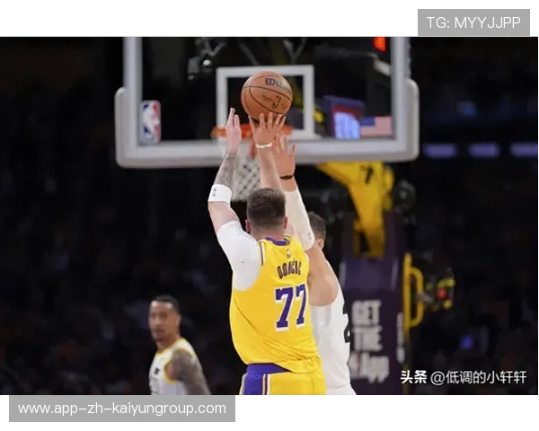 东契奇后撤步完成高难度出手,达拉斯领先优势拉开